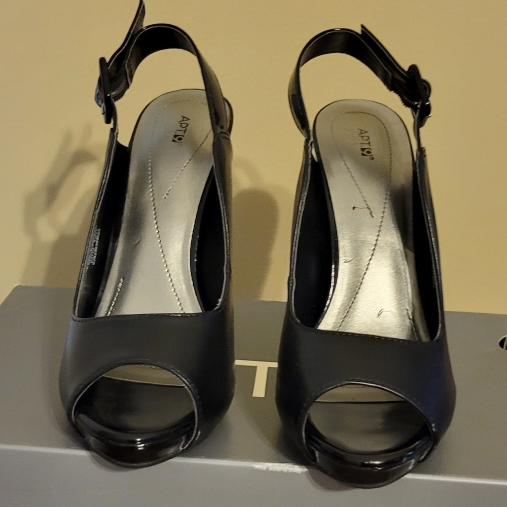 Apt. 9 Black matte and patent vegan leather peep-toe pumps size 7.5